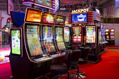 topgun mobile app interface showing live casino lobby and sportsbook navigation